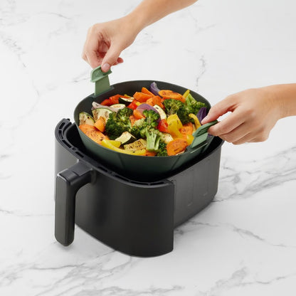 Lekuè Air Fryer Basket XL con verdure arrostite nel cestello verde – Tuttocasa Domodossola
