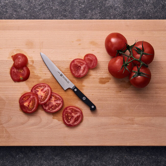 Zwilling Gourmet Chef Compact 14 cm su tagliere con pomodori – Tuttocasa Domodossola