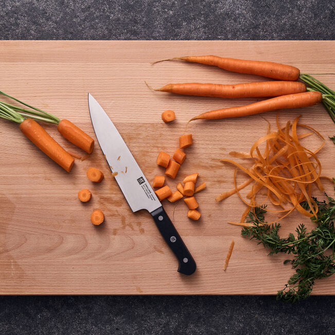 Zwilling Gourmet Coltello da Cuoco 20 cm in uso per tagliare carote – Tuttocasa Domodossola