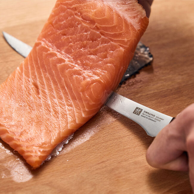 Zwilling Gourmet Coltello da Filettare 18 cm in uso per sfilettare salmone – Tuttocasa Domodossola