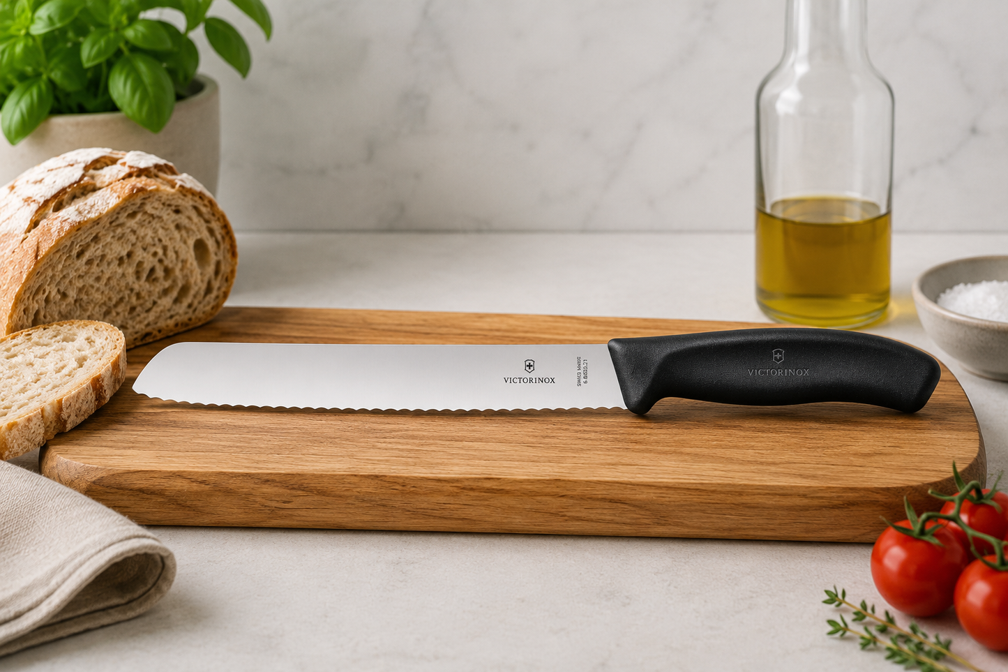 Victorinox Coltello da Pane 21 cm su tagliere con pane artigianale – Tuttocasa Domodossola