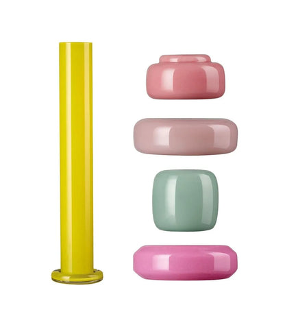 Elementi componibili del vaso in vetro: tubo giallo e moduli rosa, verde salvia e fucsia