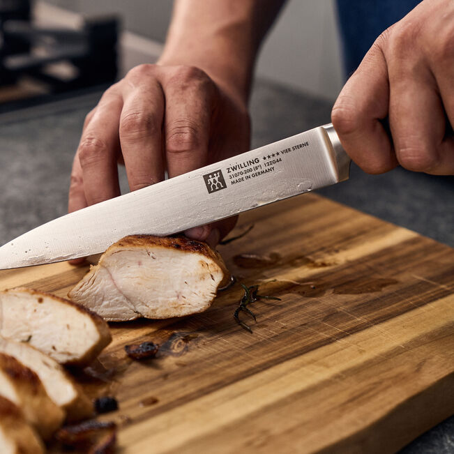 Zwilling Vier Sterne Coltello da Carne 20 cm in uso per affettare pollo – Tuttocasa Domodossola